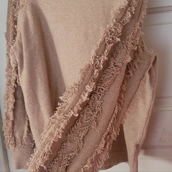 1.STATE Camel Fringe Trim Crewneck Sweater – Size Medium - Picture 4 of 6